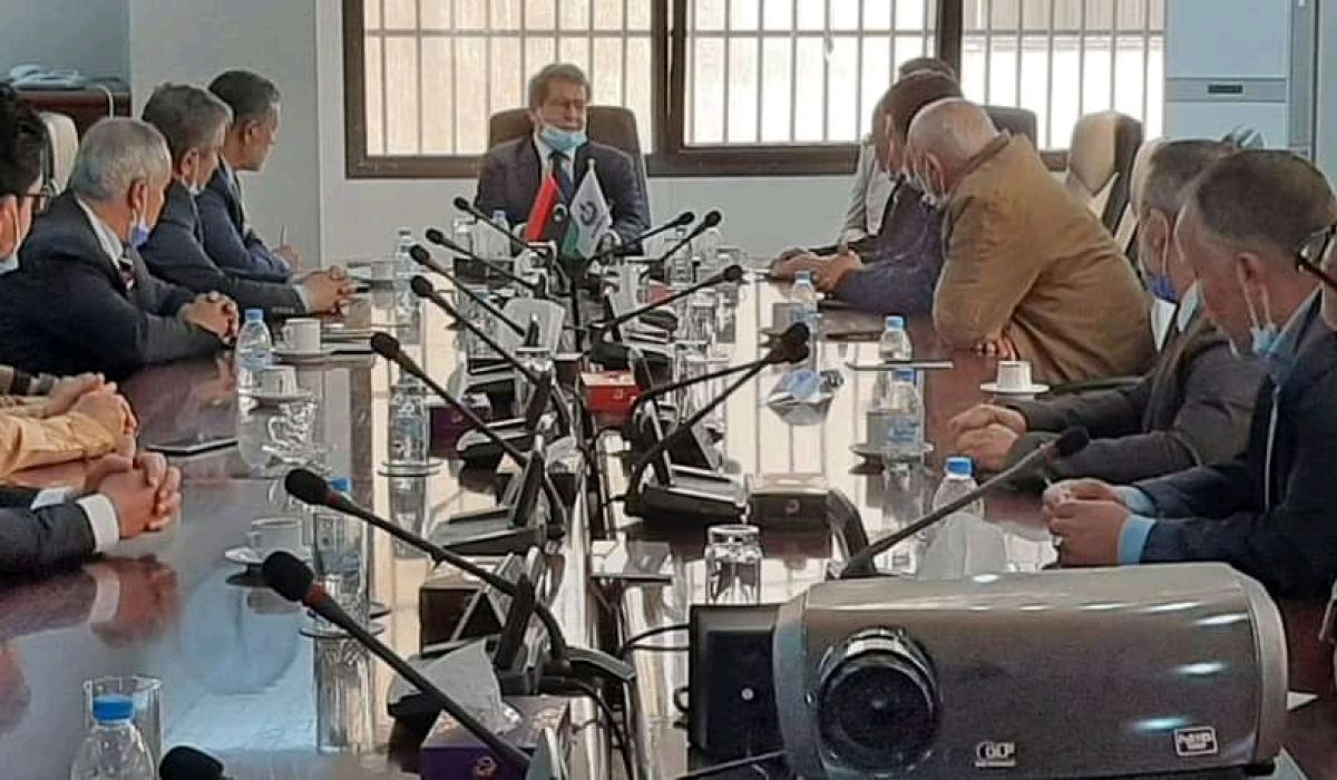 وزير النفط والغاز يجتمع لمناقشة المشاكل التي تعاني منها مناطق مدن الساحل