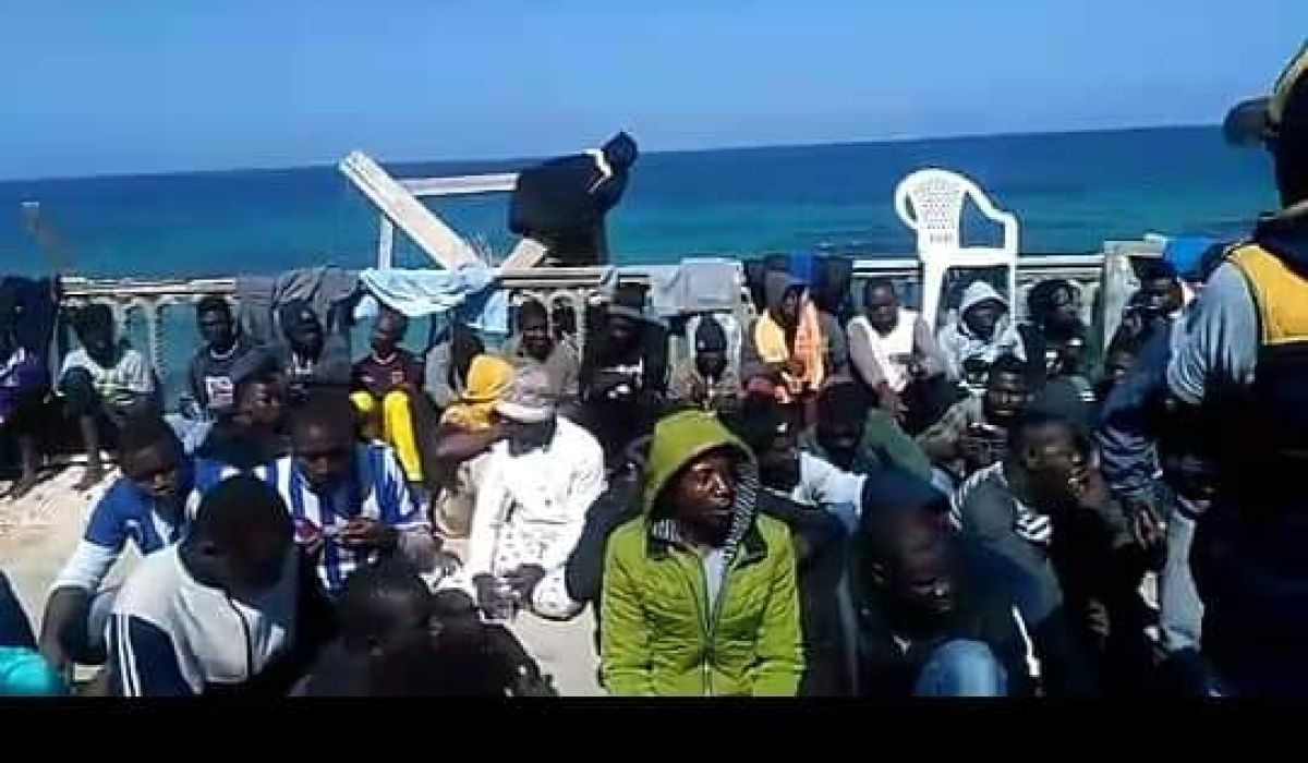 القوات البحرية الخاصة تضبط أكثر من 90 مهاجراً غير شرعي علي سواحل تاجوراء