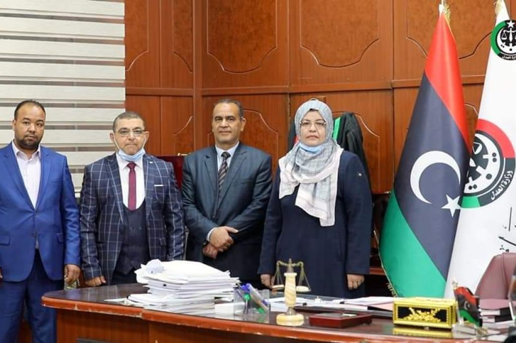 الدولار يسجل إنخفاضا