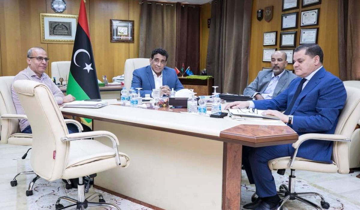 المنفي يناقش مع رئيس وأعضاء الحكومة الوضع الوبائي بالبلاد