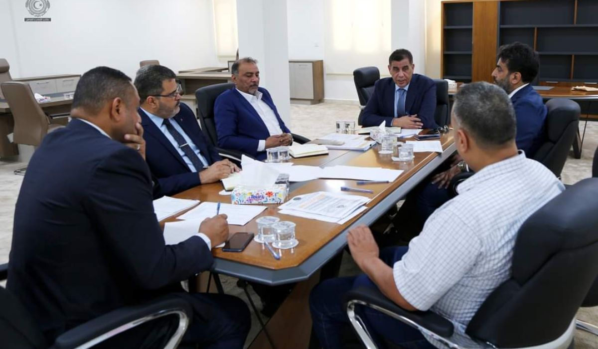 اجتماع لمناقشة كيفية إتخاذ الإجراءات اللازمة لحصر المختنقات المستعجلة ببلديات الشرق الليبي