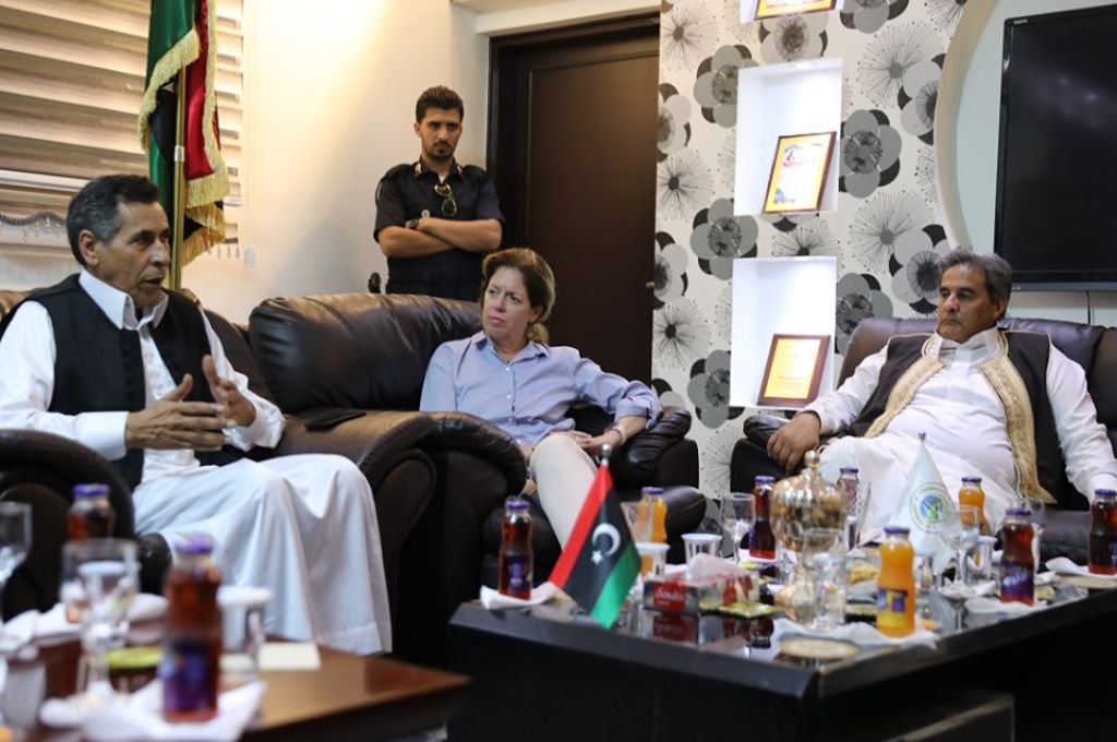 رئيس اللجنة العليا لعودة النازحين يطالب الرئاسي بتخصيص 1000 دينار للعائلات النازحة