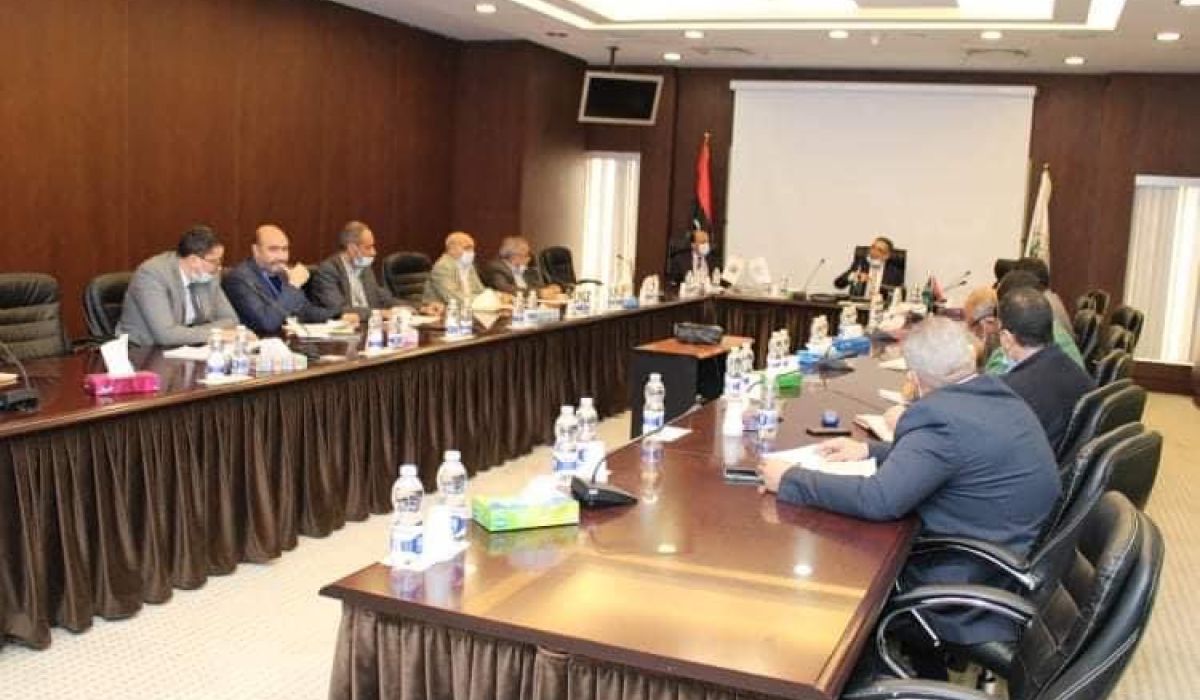 اجتماع لجنة العمليات بالواحة للنفط لبحث سير العمل داخل الشركة