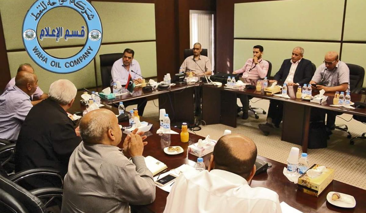 الواحة للنفط تناقش وضع العاملين وكيفية تسريع صرف مرتباتهم
