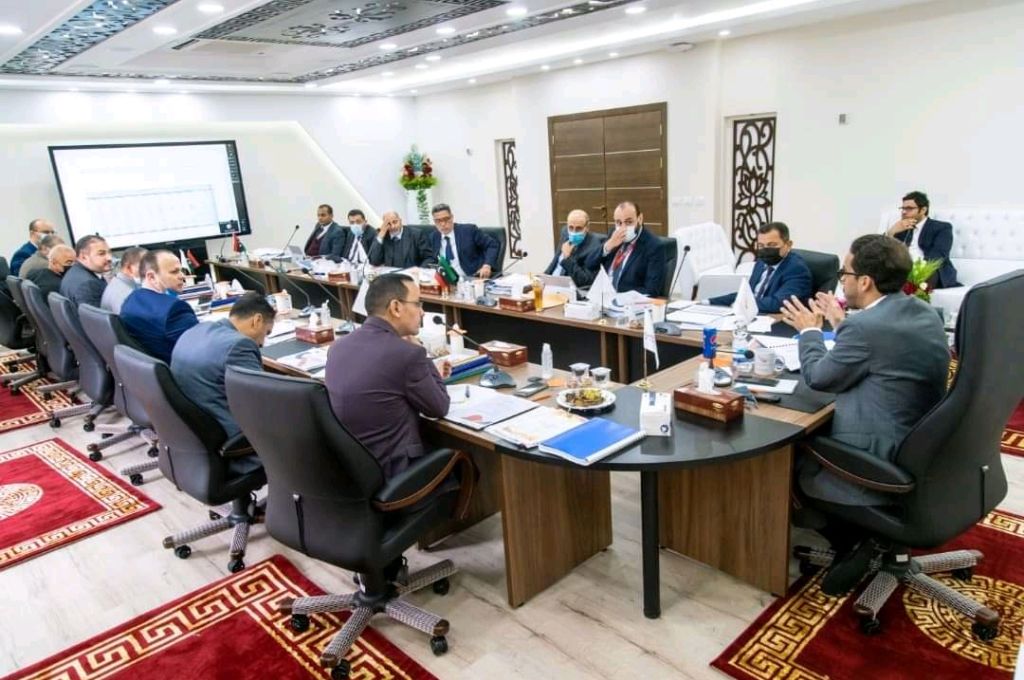 مصلحة المطارات تقيم دورة تدريبية لمكافحة حرائق الطائرات