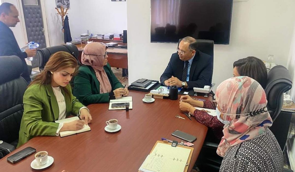 الاقتصاد والتجارة تبحث كيفية تنظيم وتوزيع الأدوية والمعدات الطبية وتحديد أسعارها بدولة تونس
