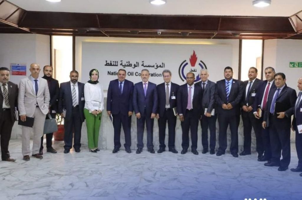 أعضاء مركز جمرك ميناء مصراتة البحري يضبط حاوية تحتوي على كميات كبيرة من الألعاب النارية