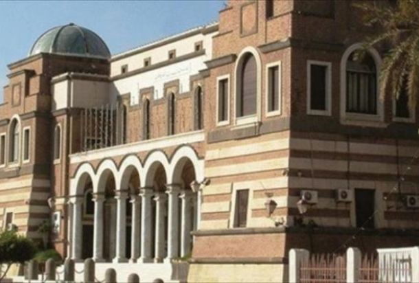 حسني بي: المصارف والعاملون بها اما انهم جهلة او مشتركون في نهب المواطن