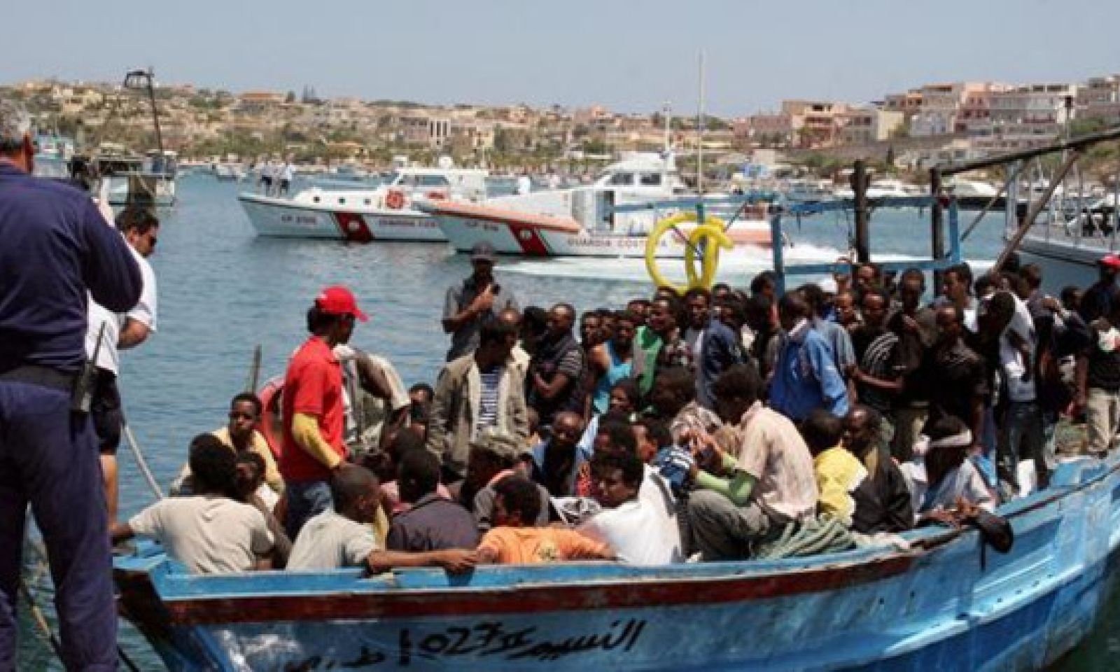 إقتصاد الحرب " الجزء الثالث " إيرادات تهريب البشر وصلت الملايين والمعابر البرية والبحرية ليست تحت سيطرة الدولة