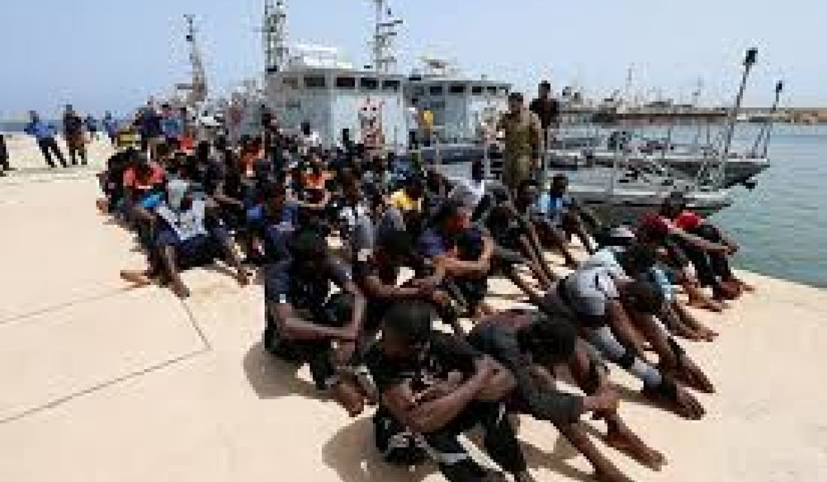 أختناق مهاجرين غير شرعيين في شاحنة بالقرب من مدينة زوارة ومقتل 8 منهم