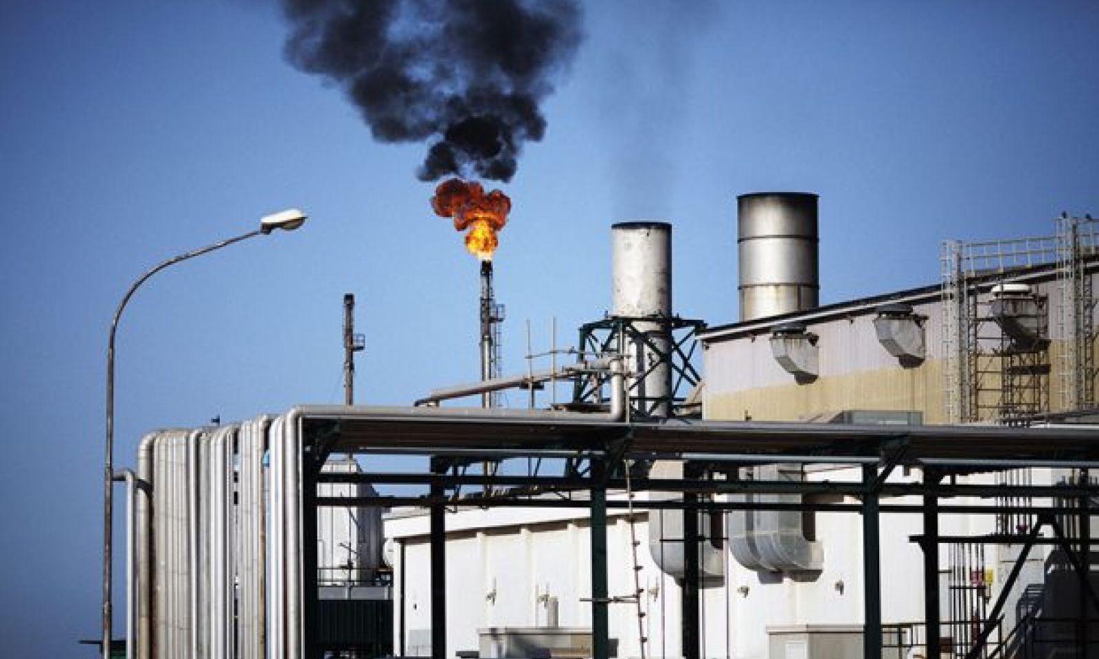 ردود الفعل على تسليم الموانئ النفطية للمؤسسة النفطية التابعة للحكومة المؤقتة