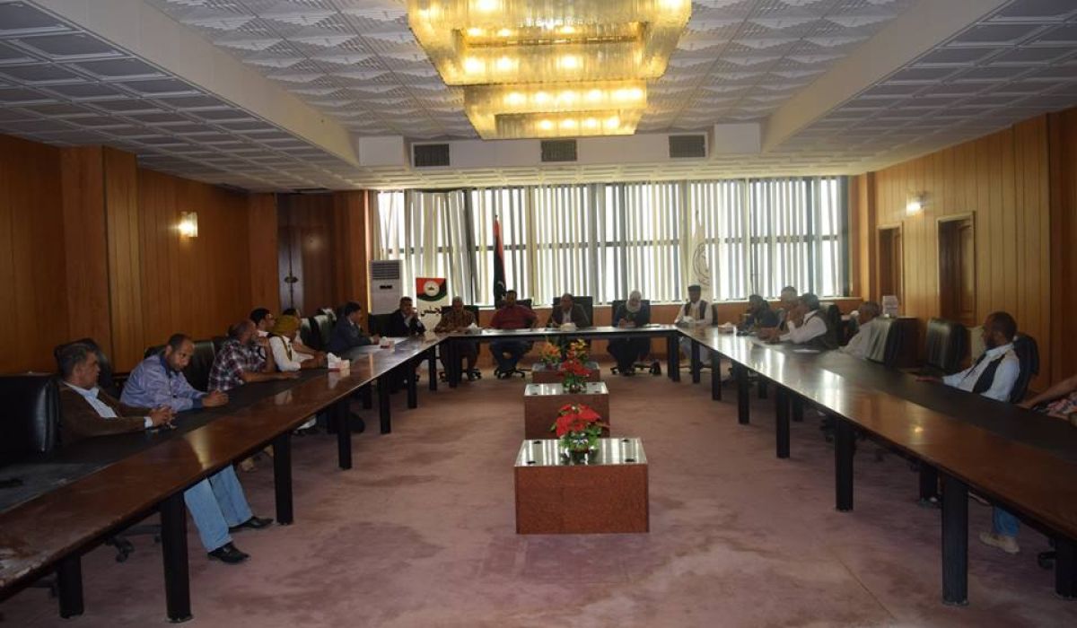 المجلس البلدي سرت يجتمع مع مدراء المصارف لبحث مشكلة السيولة