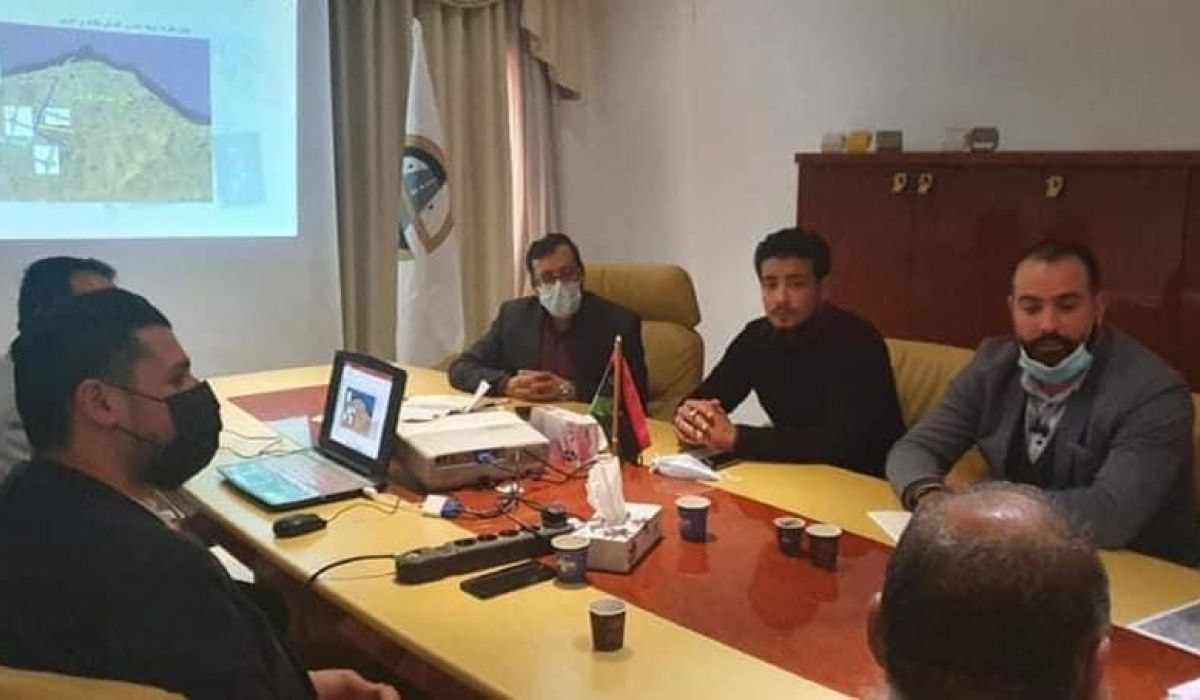 مصلحة الطرق والجسور تعقد اجتماعاً مع مكتب الاستشارات الهندسية بجامعة طرابلس