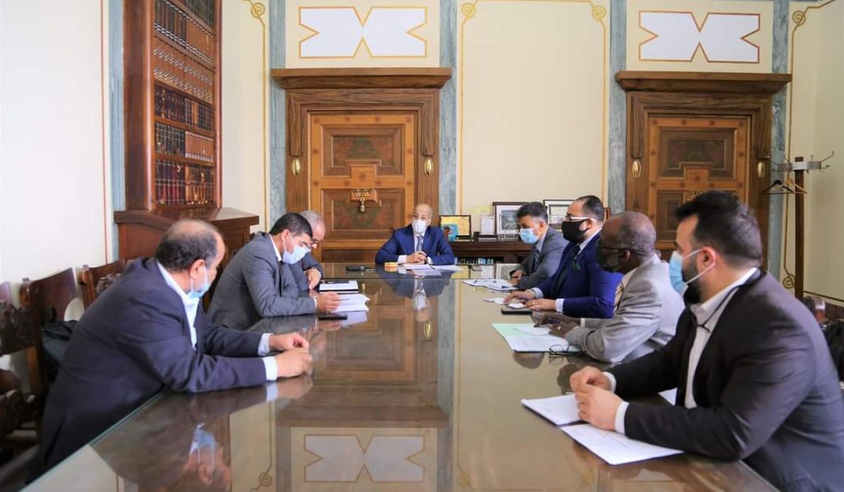 الكبير يناقش تنفيذ خطة المركزي بشأن توفير السيولة النقدية وايصالها إلى كافة مناطق ليبيا