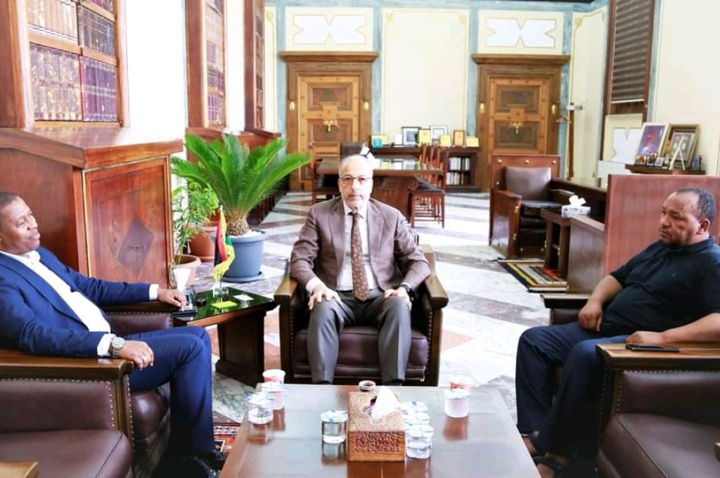وزير الداخلية يناقش عدة مواضيع مع سفير الإتحاد الأوروبي لدى ليبيا