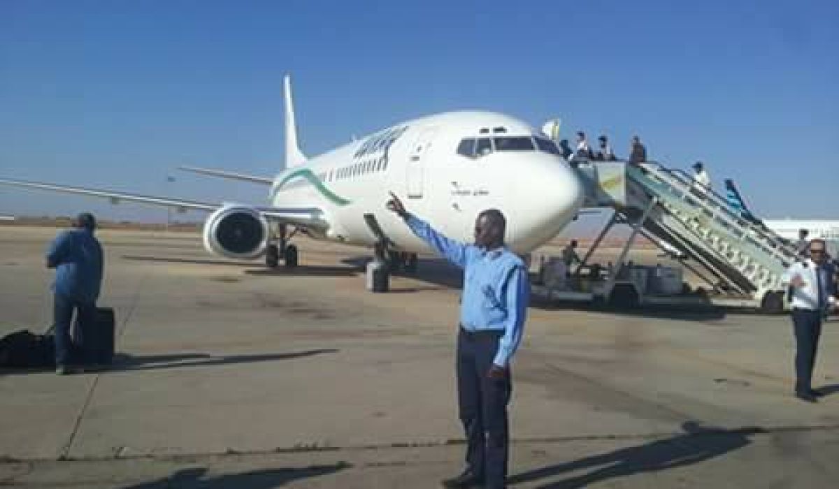 نقل مهاجرين غير نظاميين من بينهم نساء من مطار بنينا الدولي الي مطار معيتيقة الدولي