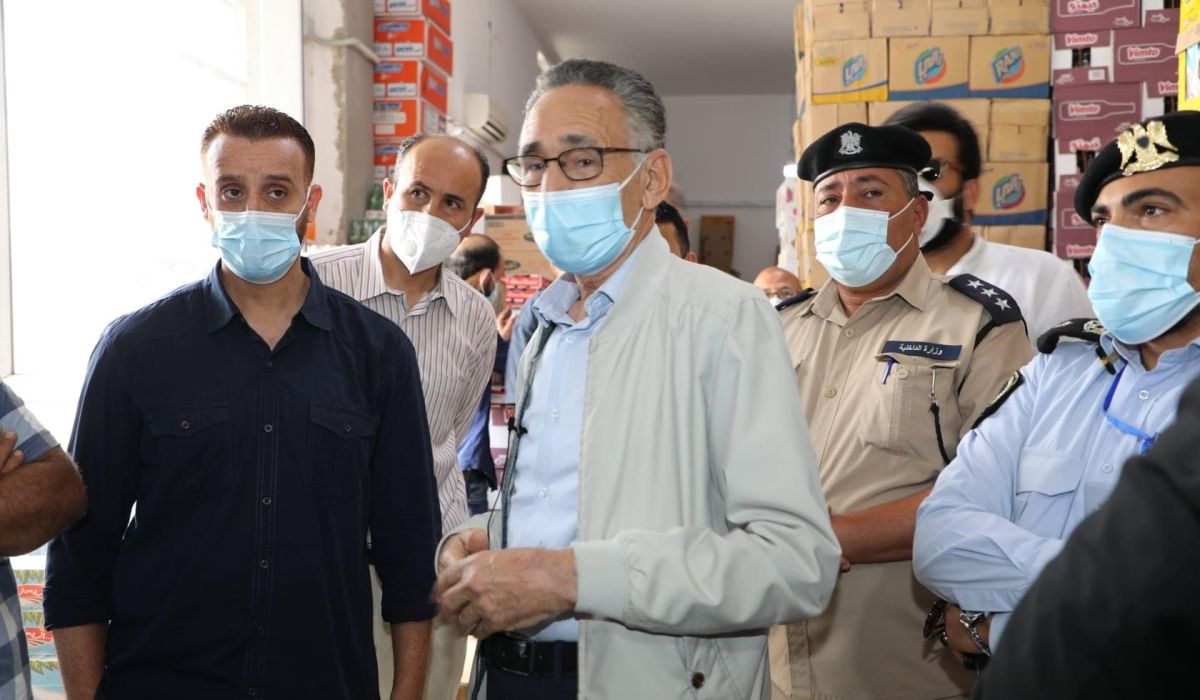خلال جولته إلى الكريمية لمتابعة أوضاع السوق المحلي .. الحويج يؤكد أن الوزارة ستتخذ عدة تدابير