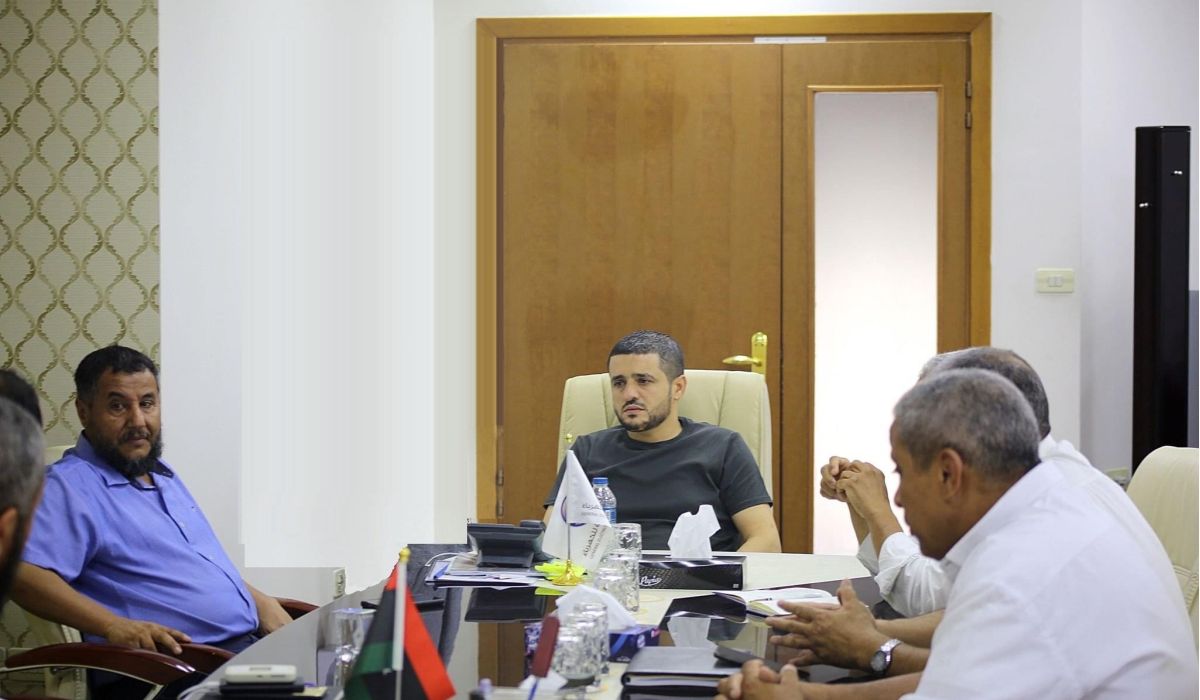 "بن إسماعيل" يبحث آلية إمداد مصانع الإسمنت احتياجاتها من الطاقة الكهربائية