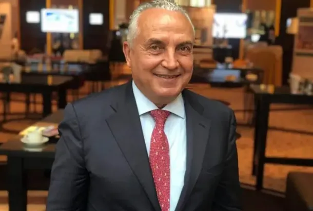 “حسني بي”: المركزي لا يمكن أن يقرر رسوماً بدون قرار من عقيلة صالح.. ويوضح