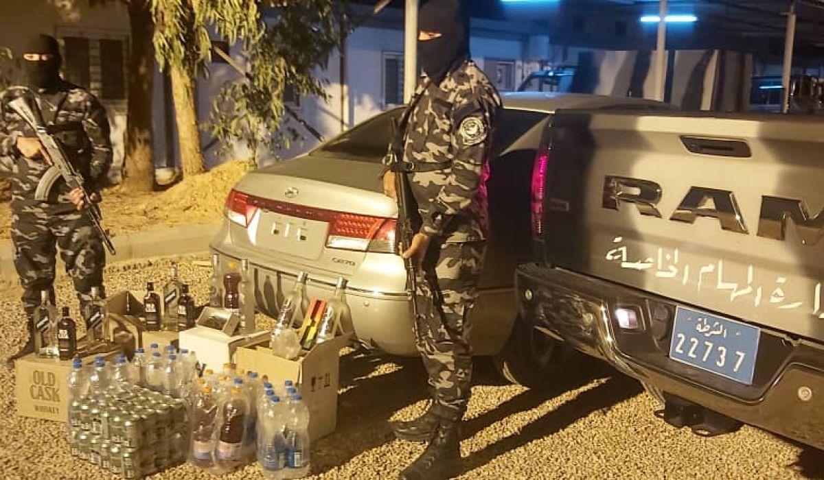 داخلية الوفاق تعلن القبض على ثلاثة أشخاص بحوزتهم كمية من الممنوعات والمخدرات