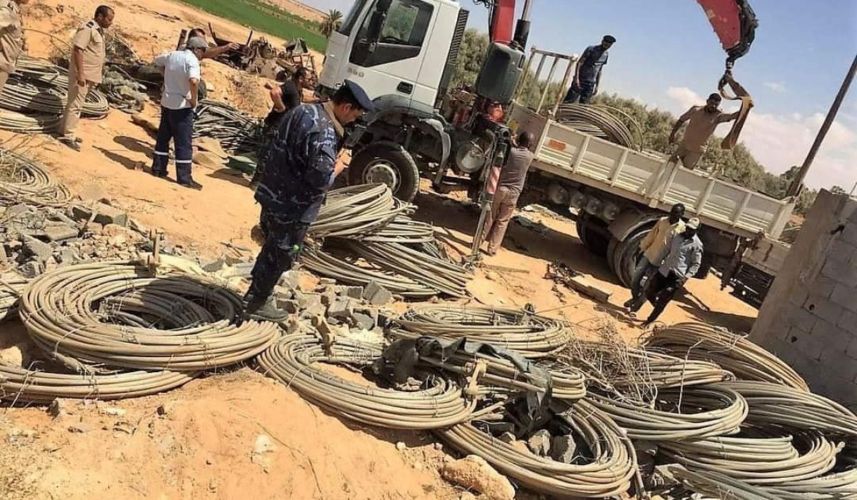 الدوريات الأمنية مصراتة تضبط كمية من الأسلاك الكهربائية المسروقة تقدر على نحـو 160 طن
