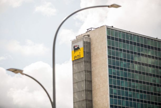 بعد مرور عام على الإصلاحات الاقتصادية.. محاولة الرئاسي الفاشلة