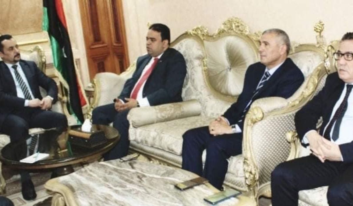 وزير العمل والتأهيل يزور السفارة الليبية بالقاهرة للاطلاع على إجراءات نقل العمالة إلى ليبيا