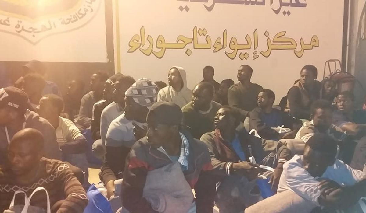 إنقاذ 64 مهاجر غير نظامي من بينهم طفلين