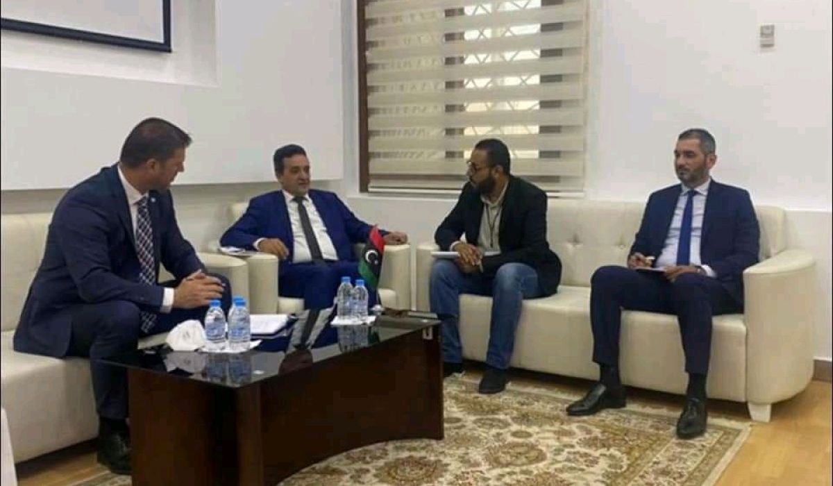 وزير الدولة للشؤون الاقتصادية يجتمع مع سفير جمهورية تشيكيا لمناقشة جملة من المواضيع