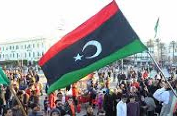 الترهوني : الأنسب استخدام عوائد بيع الدولار في سداد الدين العام وصرف علاوة الأسرة وتخصيص الجزء الأكبر كاحتياطي تنموي للمستقبل