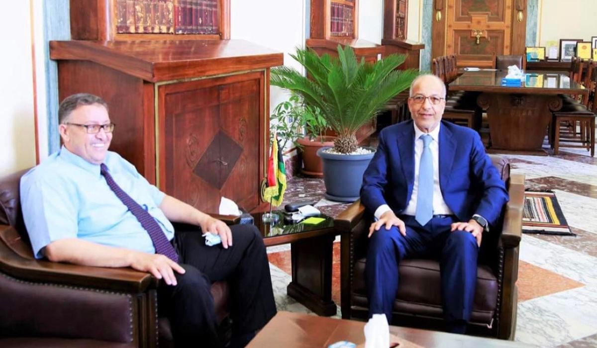 مصدر مصرفي يروي تفاصيل اجتماع الكبير والحبري