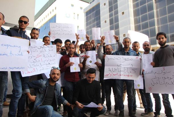 النفط يصل إلى أعلى مستوياته ، والمستثمرون في الانتظار