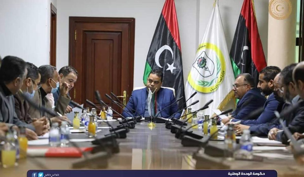 "العابد" يستعرض ملف التدريب للموظفين والباحثين عن العمل