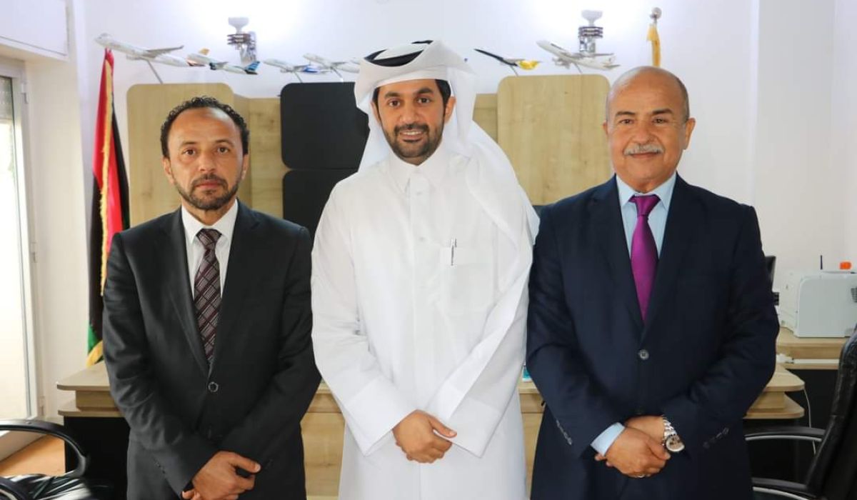 رئيس مصلحة الطيران المدني يبحث مع القائم بالأعمال لدولة قطر إعادة تسير الرحلات الجوية بين البلدين
