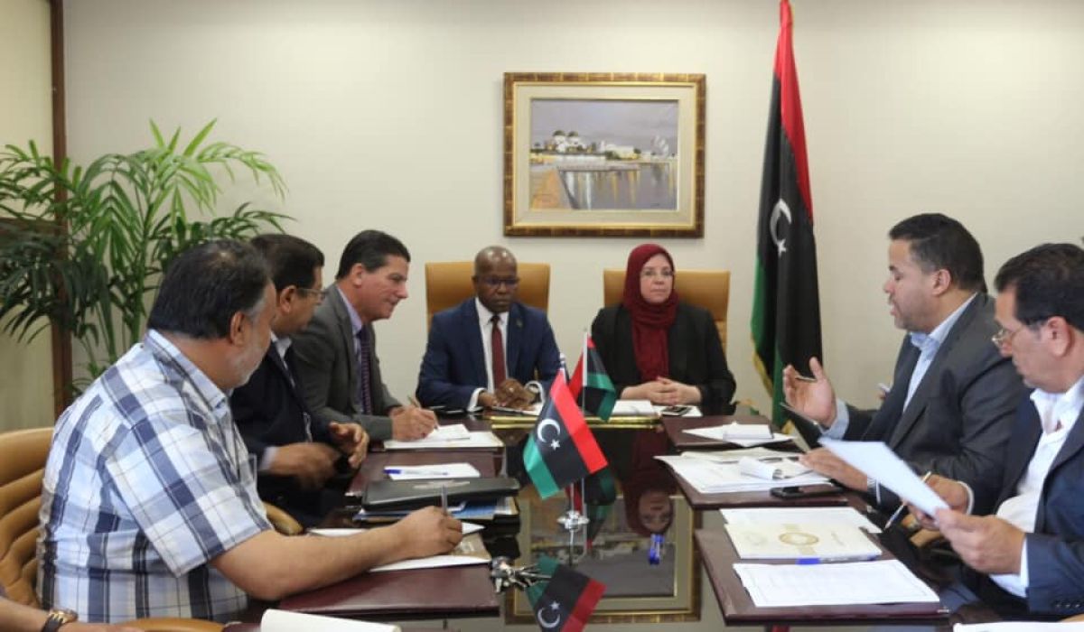 بن يونس تناقش الإصلاح الإداري ومعالجة التضخم في القطاع العام 