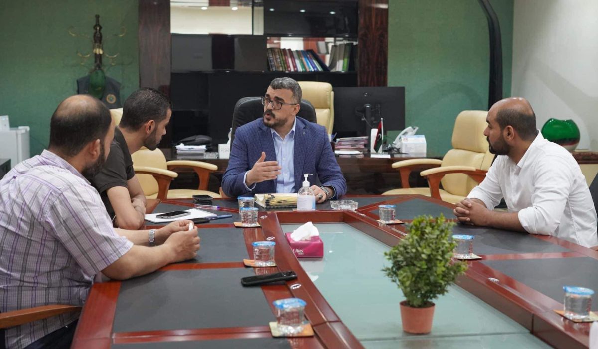 "التومي" يبحث الإجراءات الخاصة بالإيرادات المحلية