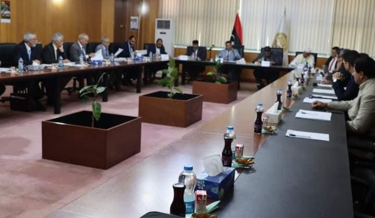 وزير التخطيط والمالية بالحكومة الليبية يناقش مقترح الميزانية وتعديل قانون المرتبات
