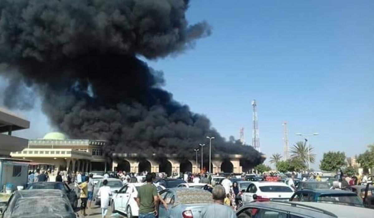 احتراق سيارة بمعبر رأس جدير بدون  أضرار مادية  وبشرية
