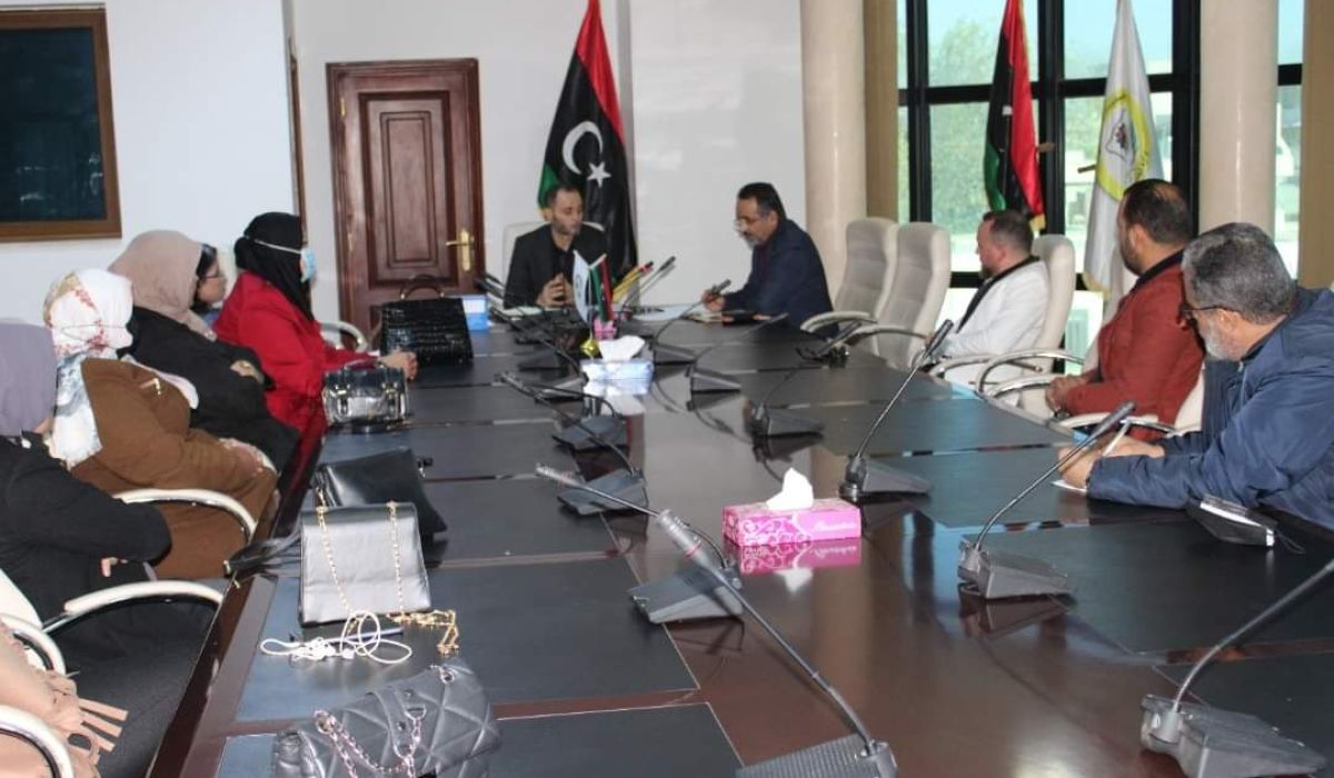 العمل والتأهيل تطلع على سير العمل بإدارة الموارد البشرية والمشاكل والصعوبات التي تعترض عملها