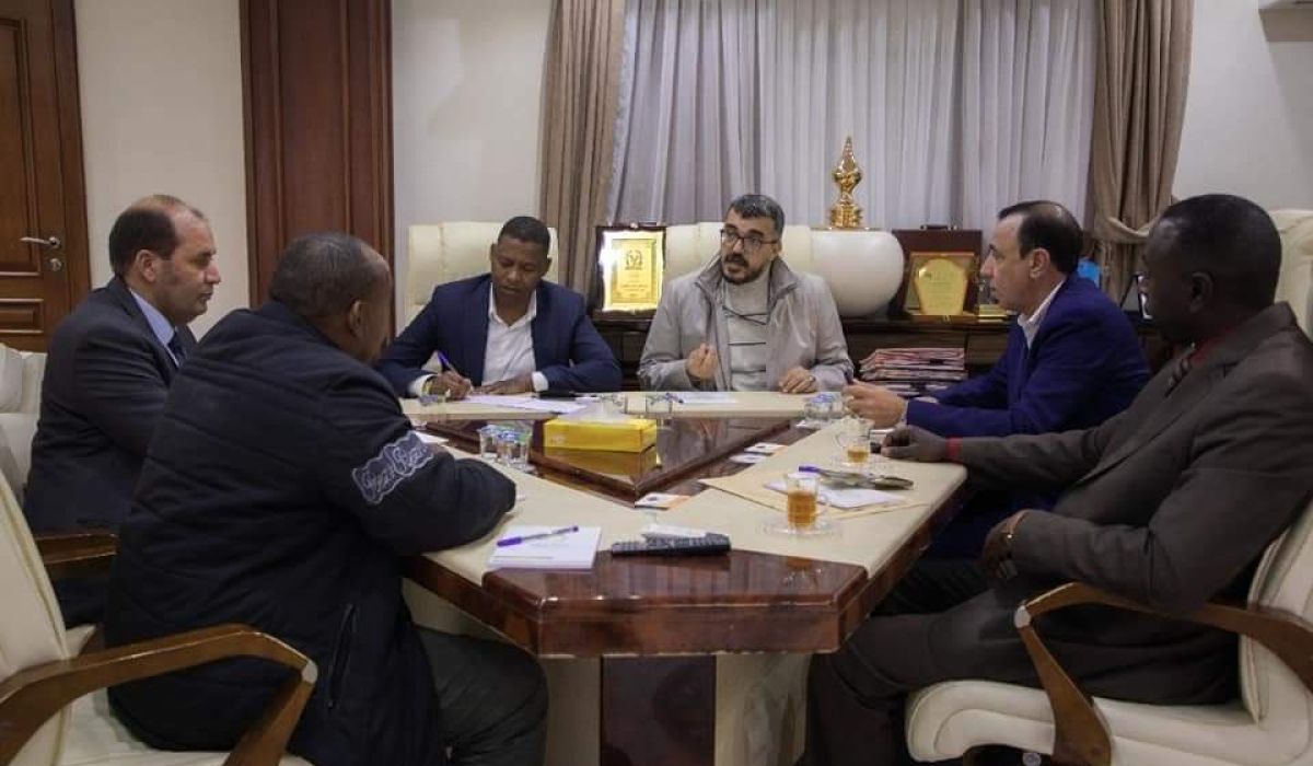 وزير الحكم المحلي يستعرض عدد من المشاريع المنجزة أو الجاري العمل عليها بالمنطقة الجنوبية