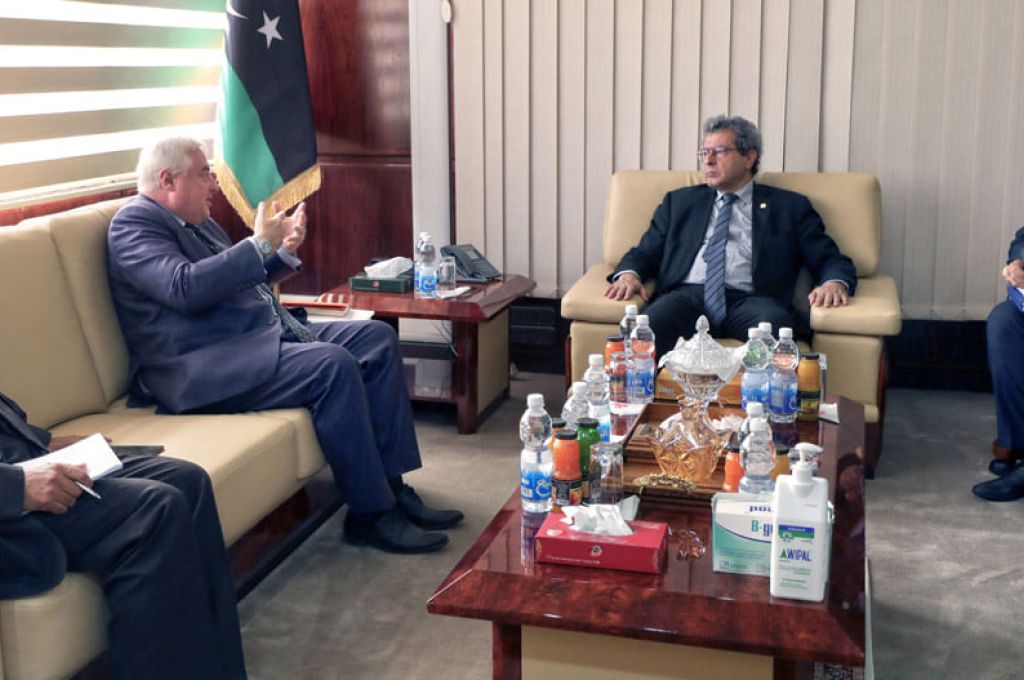 وزير الداخلية يناقش عدة مواضيع مع سفير الإتحاد الأوروبي لدى ليبيا