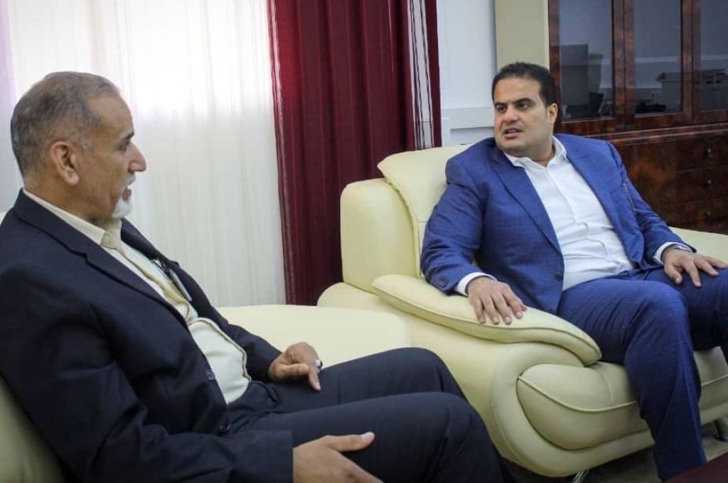 رئيس المجلس التسييري لبلدية بنغازي يجتمع مع نائب رئيس اللجنة الدولية للصليب الأحمر لمناقشة المشاريع التي تقوم بها اللجنة