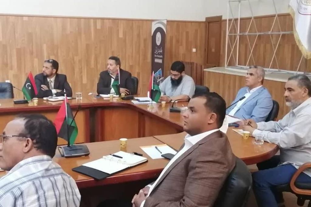 تعبئة إقرارات الذمة المالية من قبل عدد من المسؤولين بمصلحة الجمارك