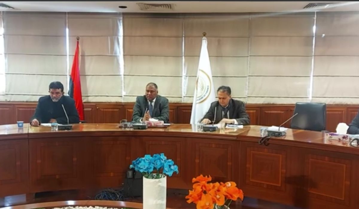 وزير المالية يؤكد على أهمية تضمين الميزانية العامة للالتزامات المترتبة على السنوات السابقة