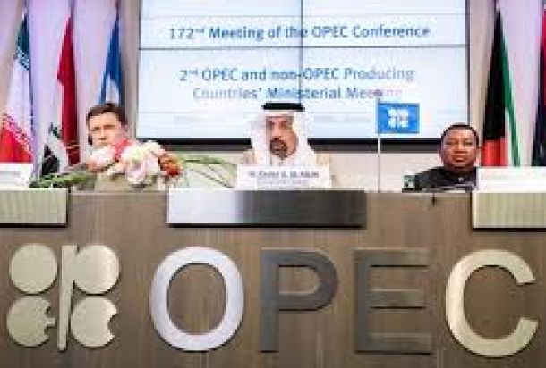 بيتروليوم ايكونوميست : " حفتر وصنع الله " وجهان لعملة واحدة وتحدي العام 2019