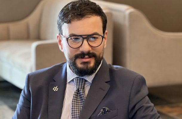 خاص.. قادبوه يناقش مع الصور وضع آلية لحل مشكلة إيقاف مخصصات العلاج بالخارج