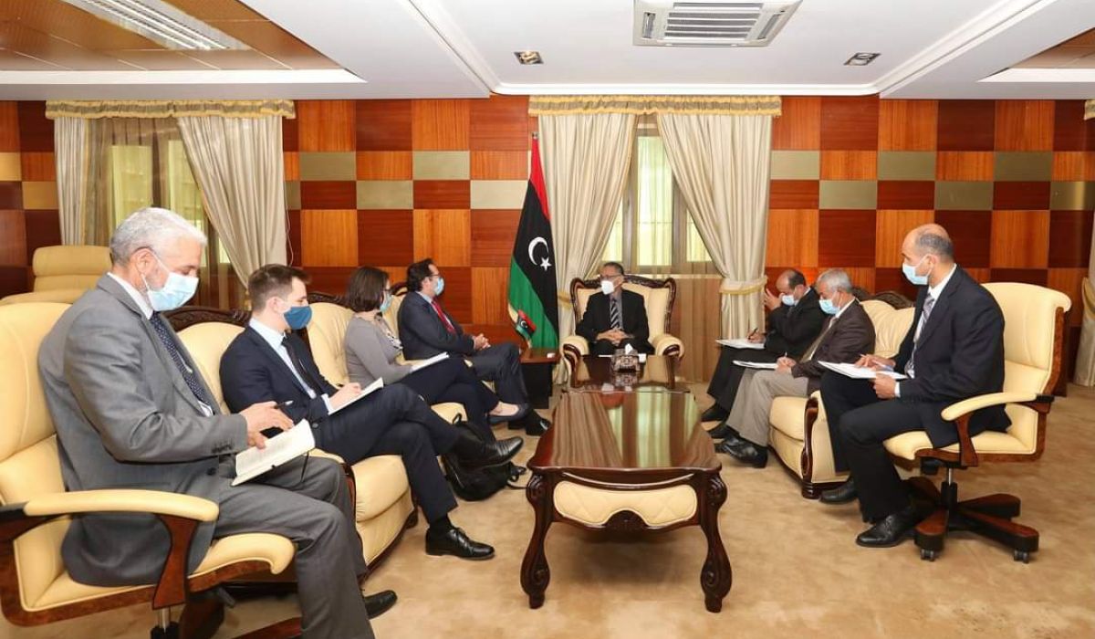 وزير الإقتصاد والتجارة يلتقي سفير المملكة المتحدة البريطانية لدى ليبيا لبحث الملفات الإقتصادية المشتركة وتعزيز التعاون بين البلدين