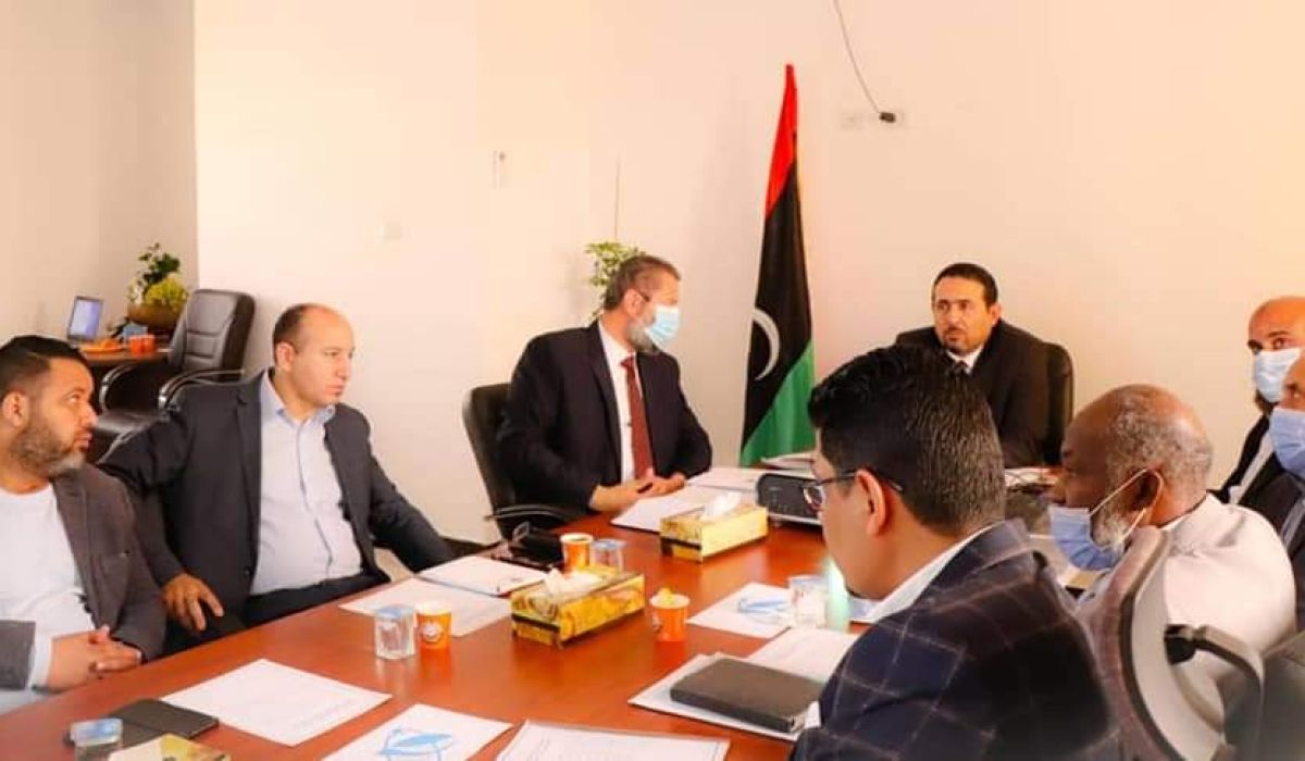 وزير الموارد المائية يجتمع مع الشركة العامة للمياه والصرف الصحي