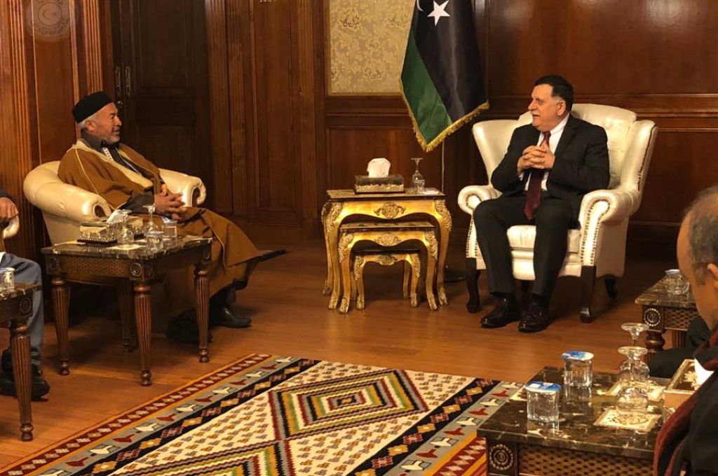 وكيل عام وزارة الصحة بالحكومة المؤقتة يناقش إحتياجات بلدية الكفرة  “الصحية والمالية”