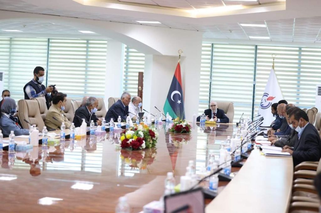 تعبئة إقرار الذمة المالية من قبل عدد من موظفي الدولة لغرض المشاركة في الانتخابات البرلمانية